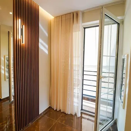 2 Steps From Center 3 1 * Тирана